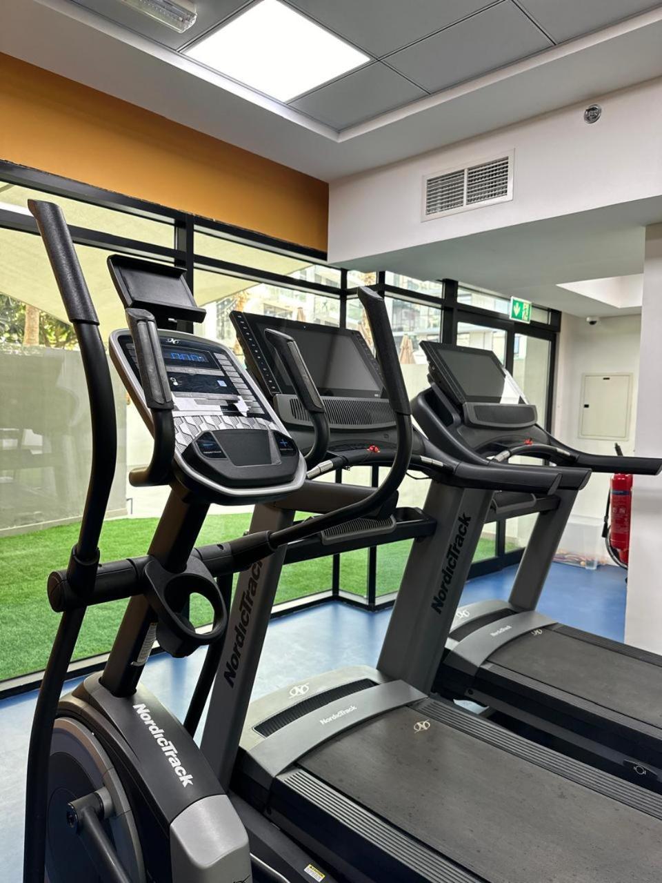 Izzzi Life Mint Aparthotel Dubai Ngoại thất bức ảnh