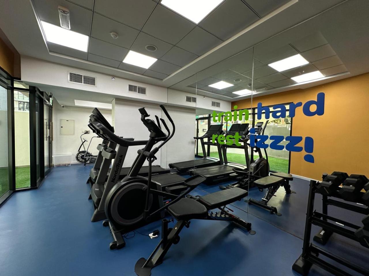 Izzzi Life Mint Aparthotel Dubai Ngoại thất bức ảnh