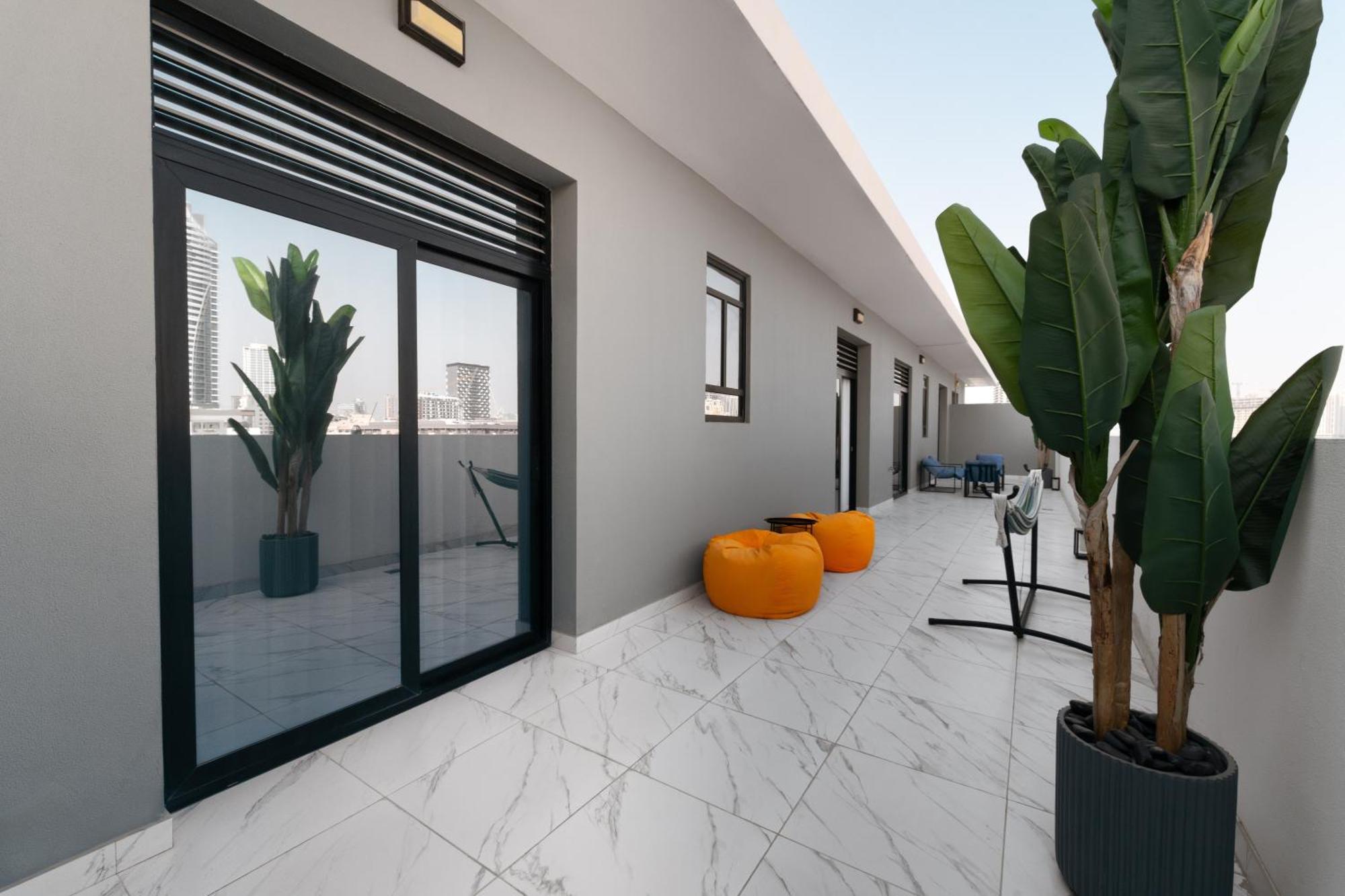 Izzzi Life Mint Aparthotel Dubai Ngoại thất bức ảnh