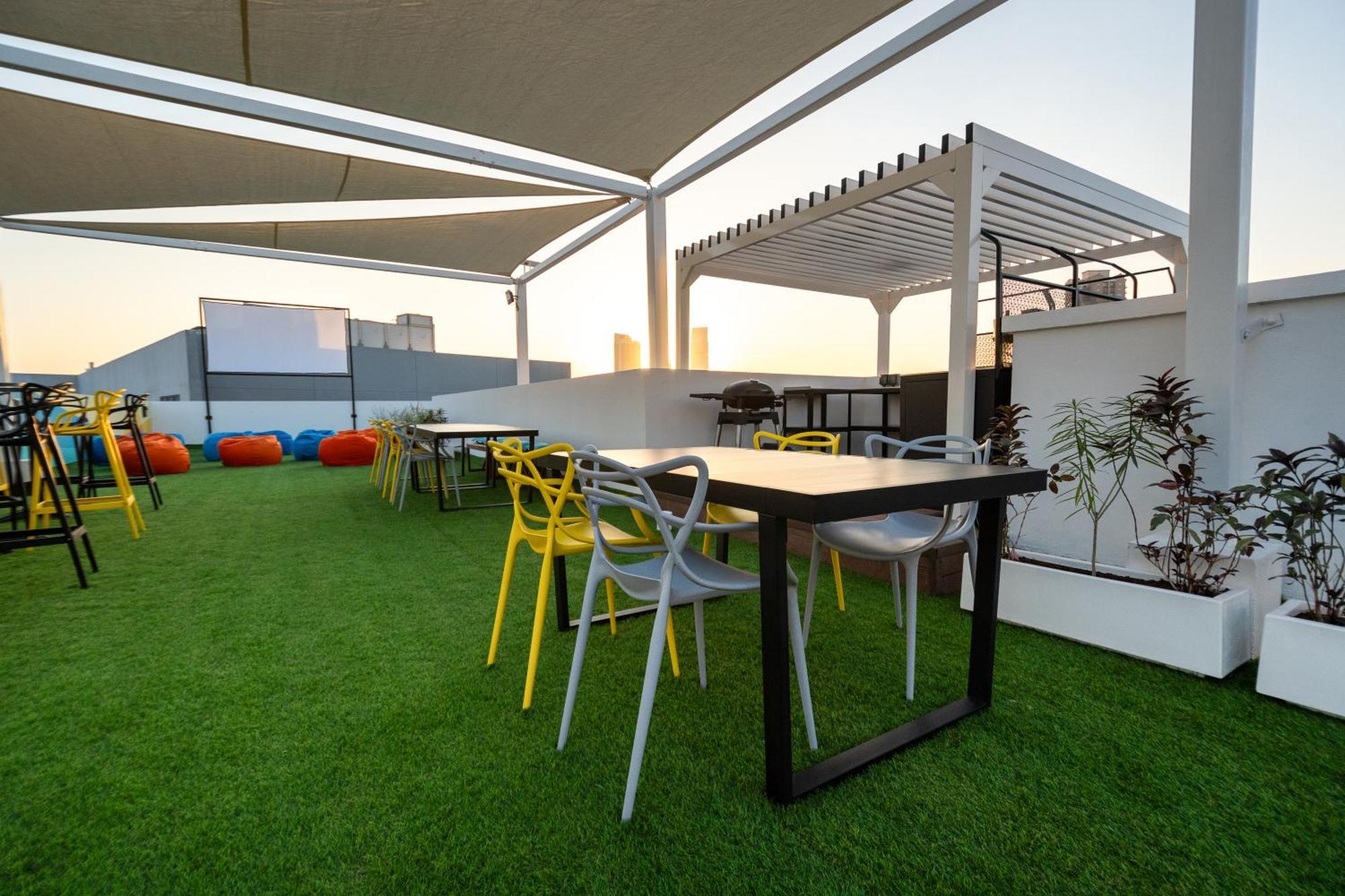 Izzzi Life Mint Aparthotel Dubai Ngoại thất bức ảnh