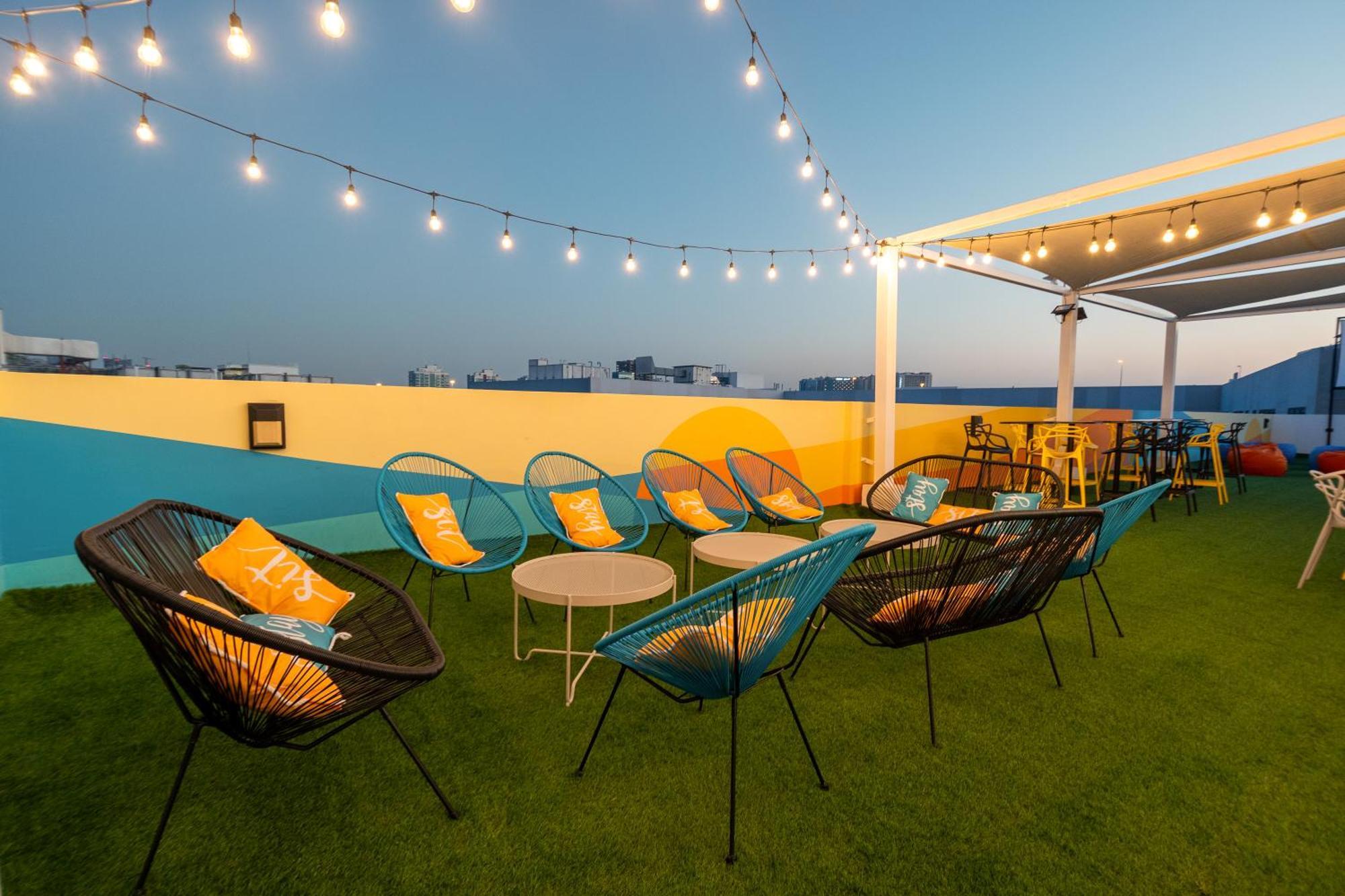 Izzzi Life Mint Aparthotel Dubai Ngoại thất bức ảnh